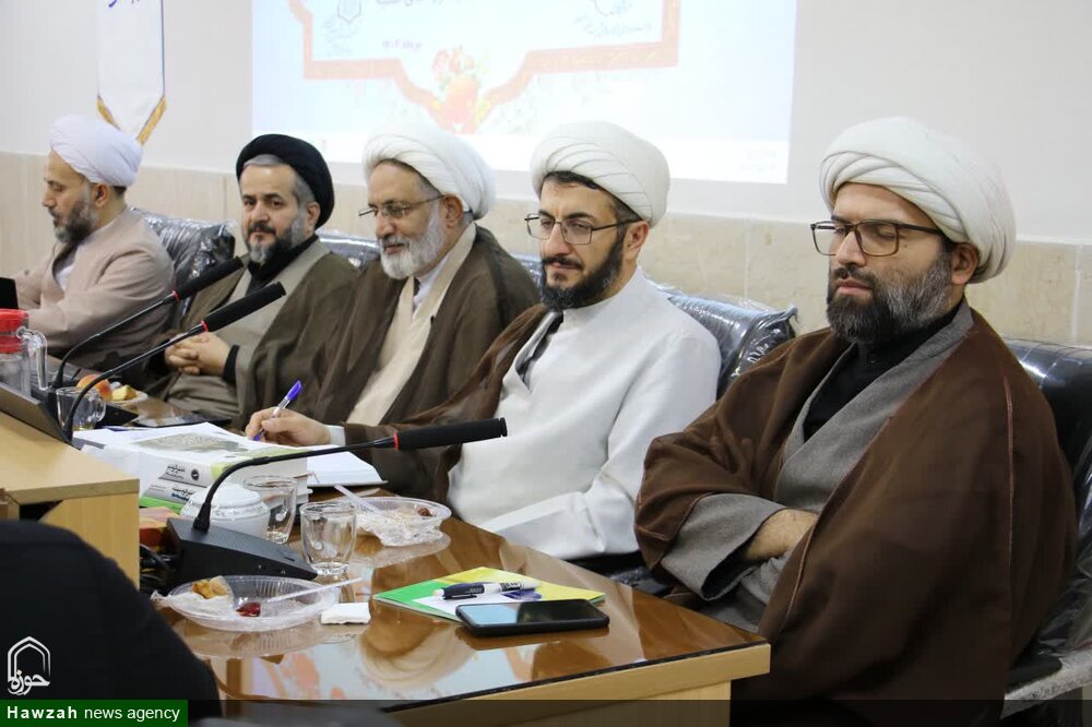 تصاویر / نشست هم اندیشی جمعی از استعدادهای برتر حوزه علمیه استان اصفهان با حجت الاسلام عباسی، سرپرست مرکز امور نخبگان و استعدادهای برتر حوزه‌های علمیه، در مرکز مدیریت اصفهان